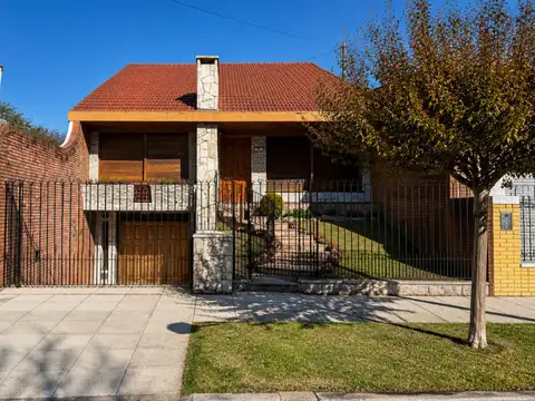 CHALET 5 AMB C/GRAN JARDÍN, GARAJE, LAVADERO Y MÁS