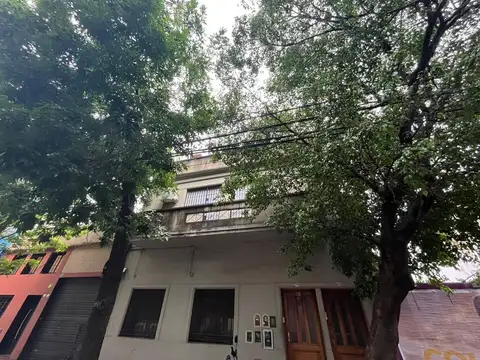 PH con terraza a refaccionar en Villa Crespo