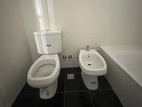 VENTA  MONO DIVISIBLE o 2AMB C/BCON , COCHERA