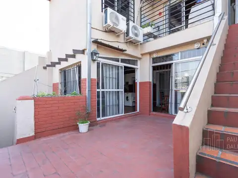Venta PH  en Mataderos entrada independiente con 2 viviendas