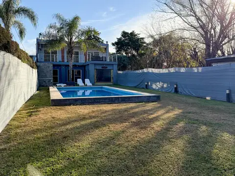 CASA DE 3 DORMITORIOS VENTA JARDIN CON PILETA EXCLUSIVA FUNES ROSARIO
