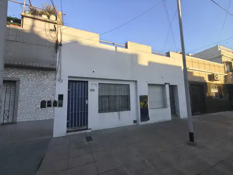 CASA 4 AMBIENTES EN LOTE PROPIO – PATIO Y TERRAZA