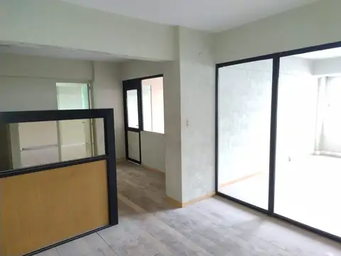 Oficina 6 ambientes con 2 baños