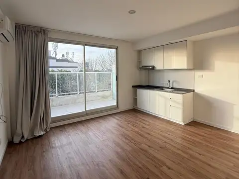 Monoambiente con balcón