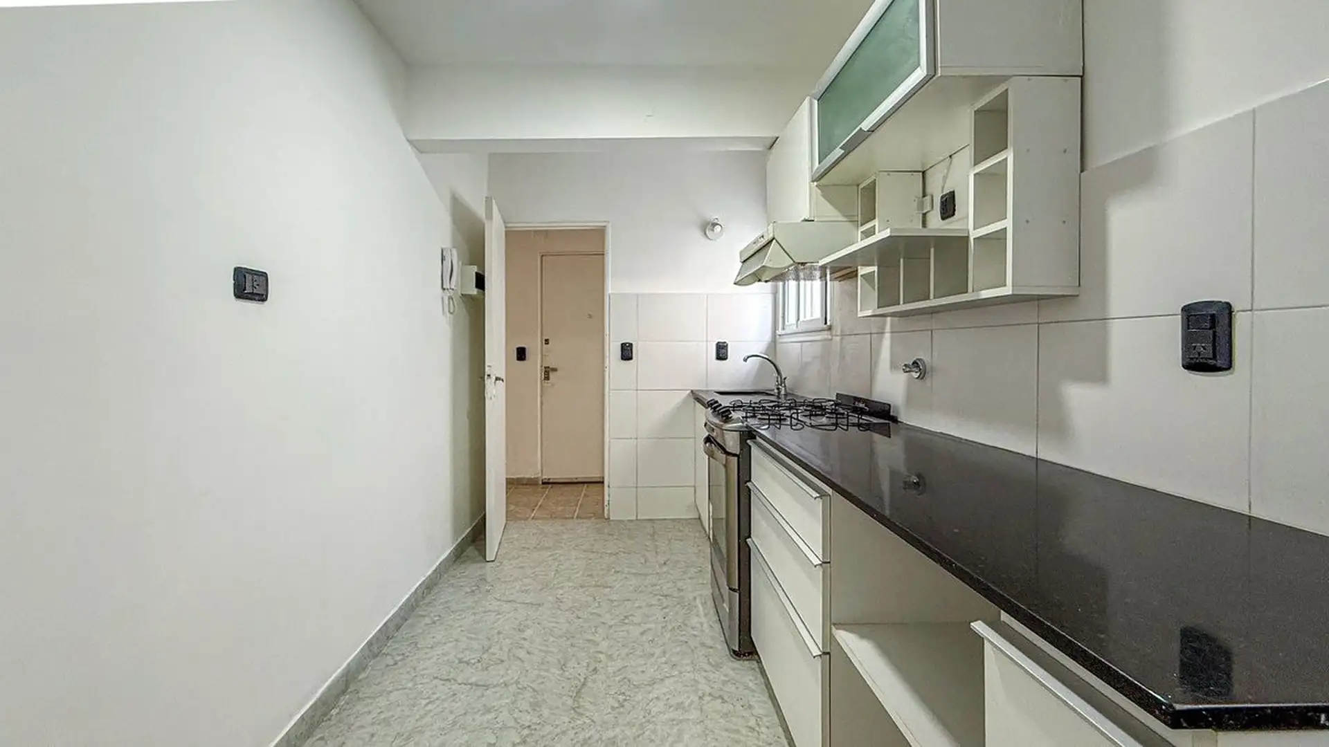 Venta Depto 4 ambientes La Perla cochera y patios