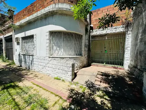 CASA A DEMOLER SOBRE LOTE DE 9.50 X 50.00.