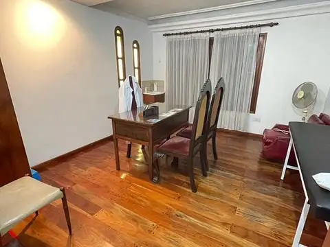 VENTA CASA CUATRO AMBIENTES CASTELAR SUR