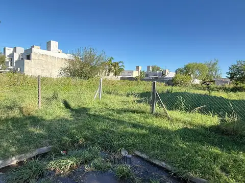 Terreno en Venta en Nuevo URCA, USD 105.000