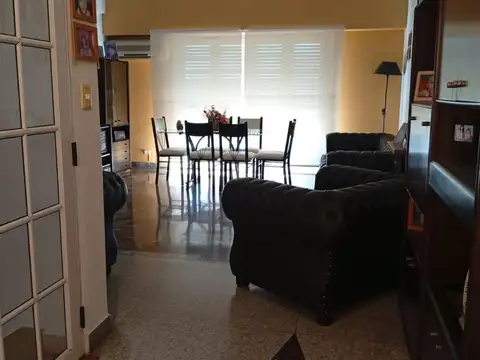 DPTO 3 AMB. AL FRENTE. CON QUINCHO Y TERRAZA. EXCELENTE ESTA