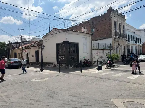 Casa en esquina en microcentro Salteño