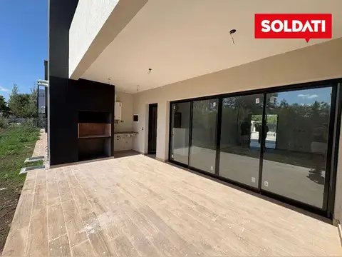 One Condo Pilar – Town House 4 amb. con cochera y jardín – La Lonja