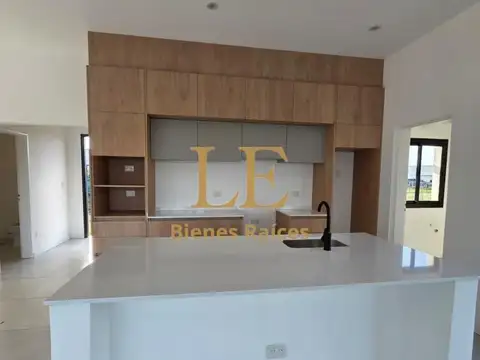 Casa en Venta al Oeste