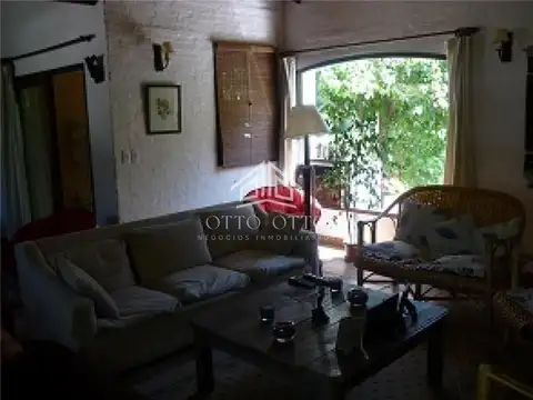 Casa en Alquiler en Pinares, USD 5.500