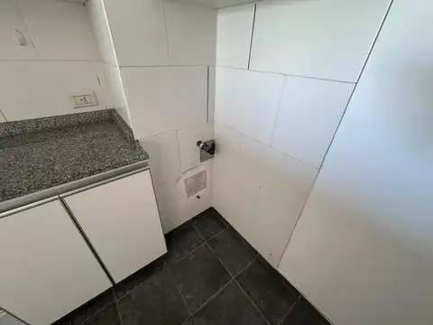 DEPARTAMENTO 2 AMBIENTES AL FRENTE CON BALCON - EXPENSAS, ABL Y AYSA INCLUIDOS