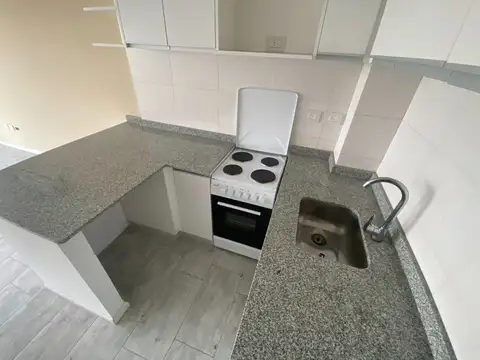 Av San Juan 2400, Piso 6