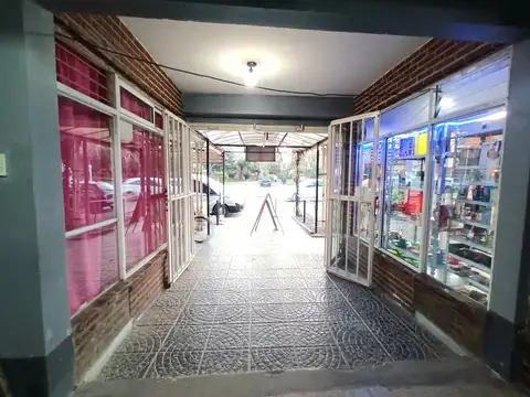 Locales con Casa en Venta en Monte Grande