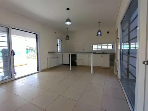 Casa 5 ambientes con 3 baños