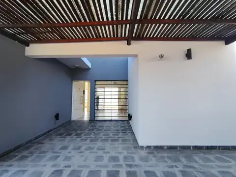 Alquiler casa 5 ambientes en Casas del Este 1