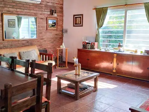 Casa 2 ambientes con 2 baños