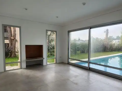 Casa 5 ambientes con 4 baños