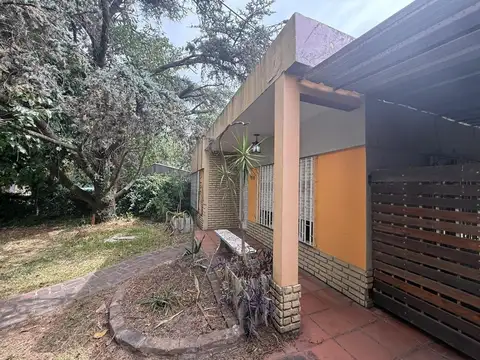 VENTA CASA CON GRAN LOTE ITUZAINGO  INVERSIÓN