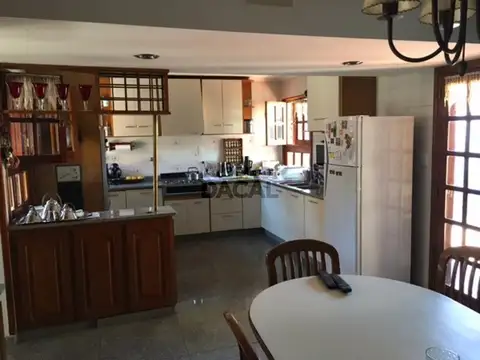 Casa en Venta con 4 cocheras