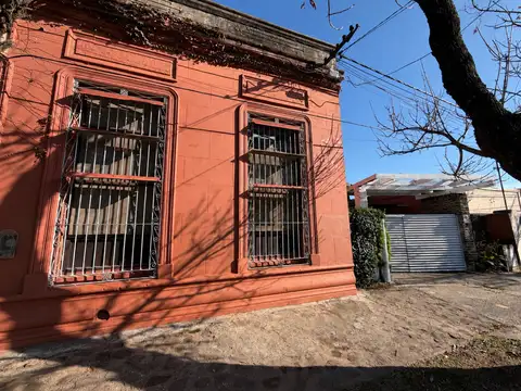 VENTA CASA 1 DORMITORIO EN ROLDAN