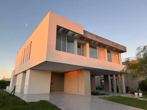 CASA EN VIDA , FUNES