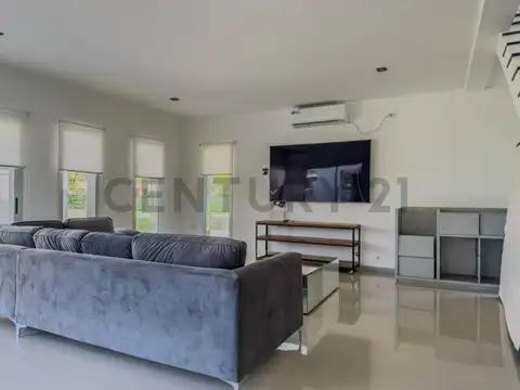 Haras del Sur II 100, Piso 0