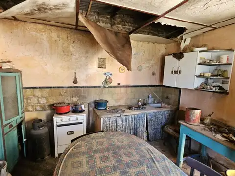 Casa a refaccionar con amplio terreno, San Miguel entre Irigoyen y Gdor Sola