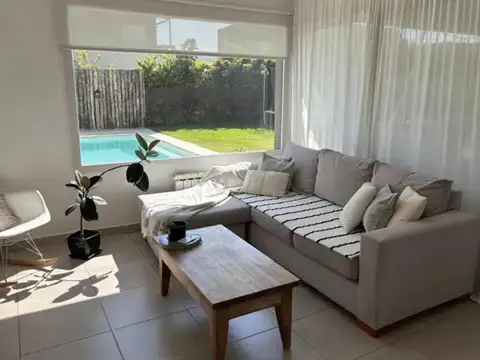 Casa 4 ambientes con 3 baños