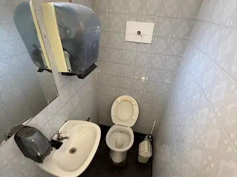 EDIFICIO CON VARIAS DEPENDENCIAS EN ALQUILER