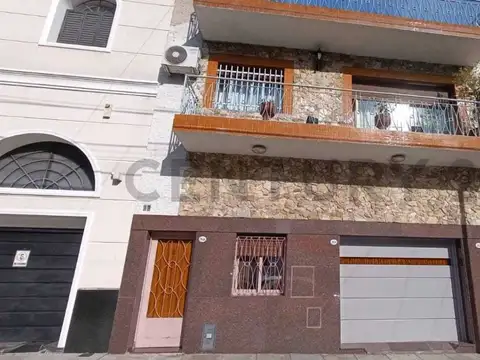 Venta 2 Casas independientes con Garage y Terraza Flores