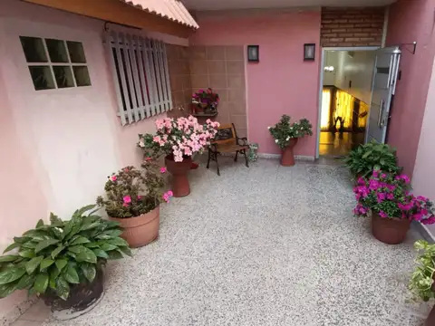 Venta 2 Casas independientes con Garage y Terraza Flores