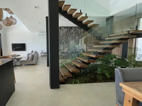 Casa en Alquiler en Puertos - Barrio Costas, USD 4.500
