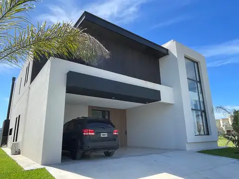 Casa en Alquiler de 4 dormitorios
