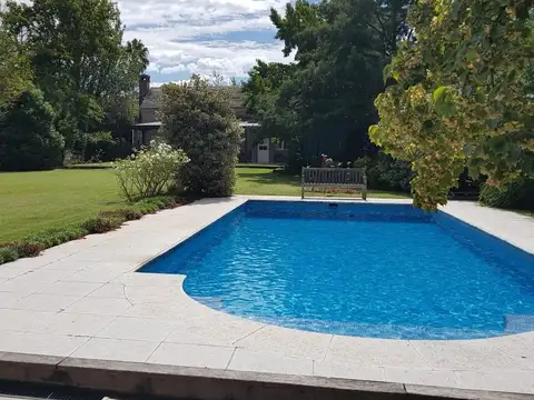 Casa en Venta con 4 cocheras