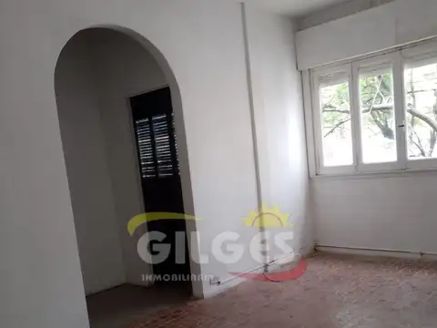 Alquiler de Oficina en Ramos Mejia  Céntrica a 3 cuadras de la Estación Muy buen Estado