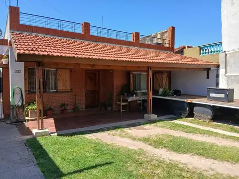 Casa 5 ambientes con 1 baño