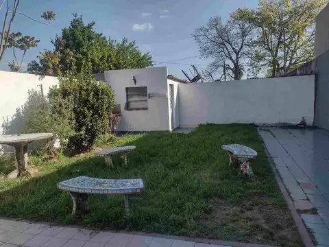 Casa 5 ambientes con 1 baño