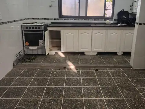 Casa 4 ambientes con 1 baño