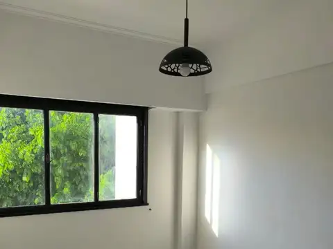 Alquila Oficina/Consultorio. Excelente Ubicación.Berazategui Centro.