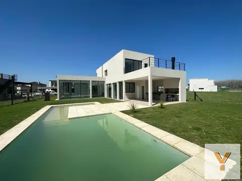 Casa en venta - 3 Dormitorios 2 Baños - Canning