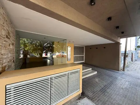 Semipiso con cochera en venta a metros de Plaza Juan Domingo Perón