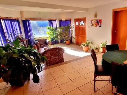 Casa 6 ambientes con 4 baños