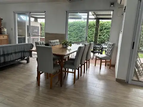 Casa 5 ambientes con 2 baños
