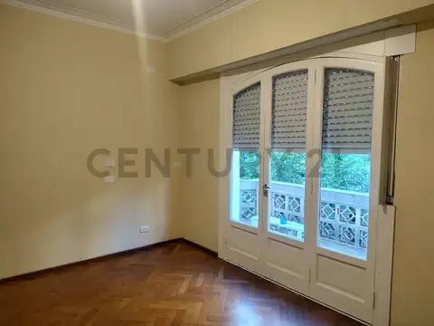 VENTA DE DEPARTAMENTO 3 AMBIENTES, AL FRENTE CON BALCÓN
