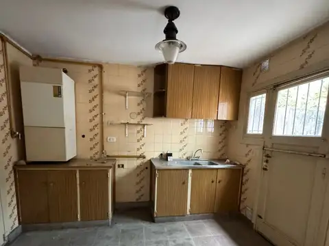 Casa 4 ambientes con 1 baño