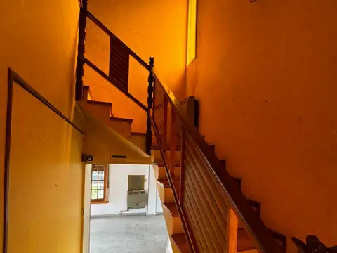 Casa con local al frente en ubicación privilegiada,  calle 10 y 25