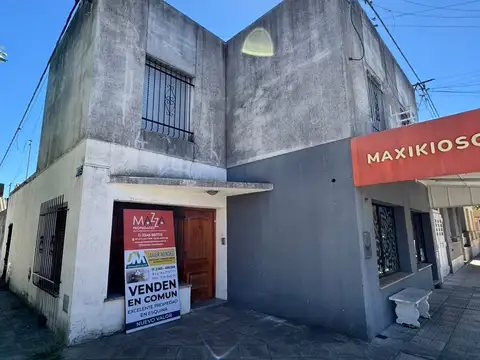 Amplia Propiedad  y Local, excelente ubicación comercial.